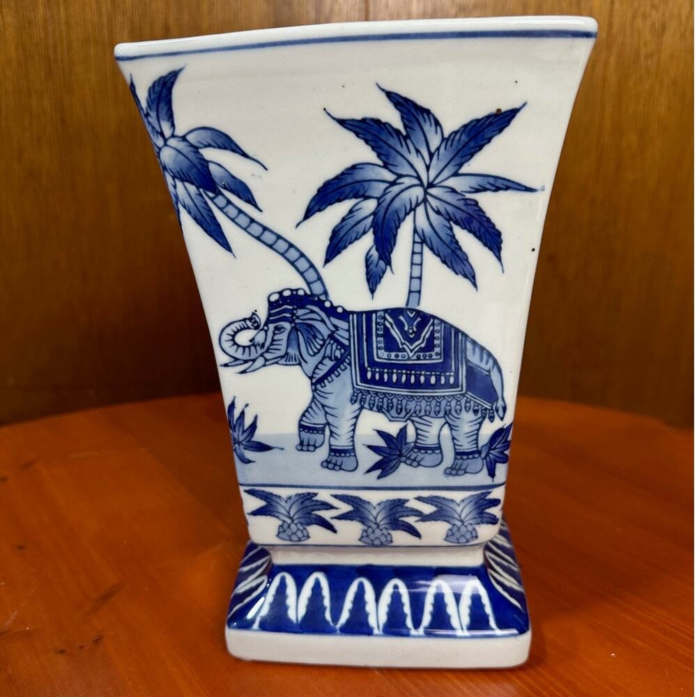 Vintage Chinese Vase w/ Elephant - 9.5"